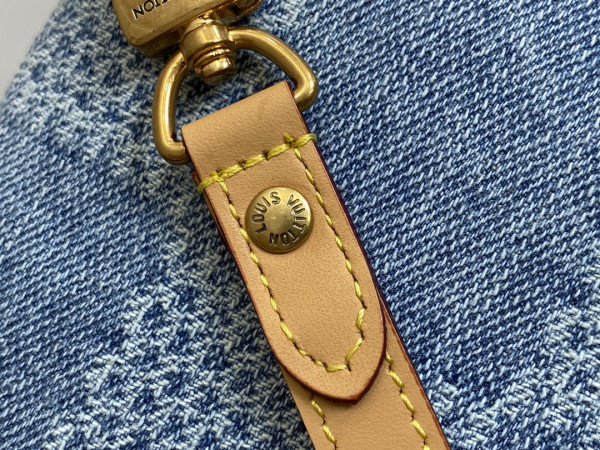 l**is V*t*n pochette to-go-30*21.5*2cm