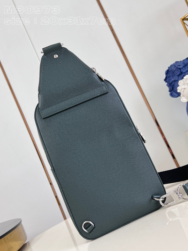 l**is V*t*n avenue slingbag nm-31*20*7cm