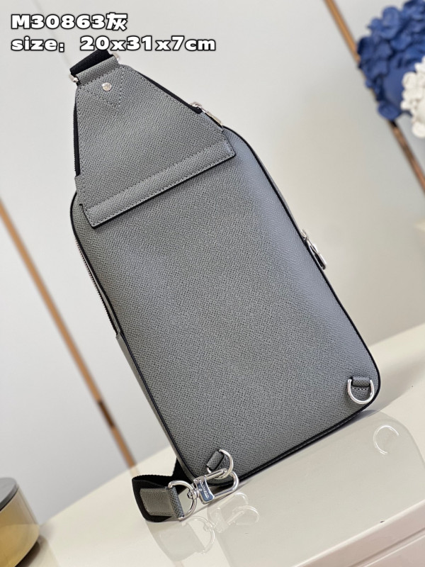 l**is V*t*n avenue slingbag nm-31*20*7cm