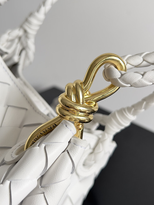 Bo*te*ga ve*ne*ta andiamo parachute small shoulder bag