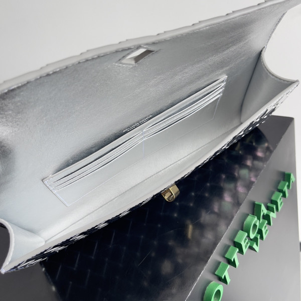 Bo*te*ga ve*ne*ta long clutch andiamo with handle-31*13*3cm