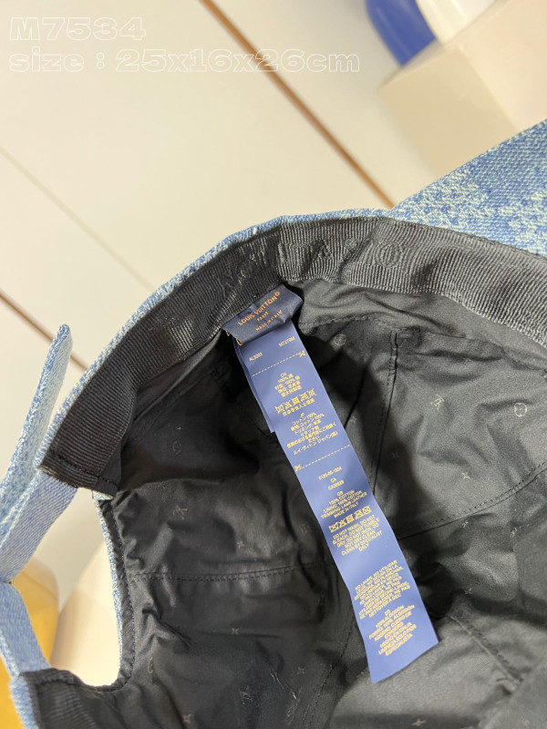 l**is V*t*n damier denim 3d cap