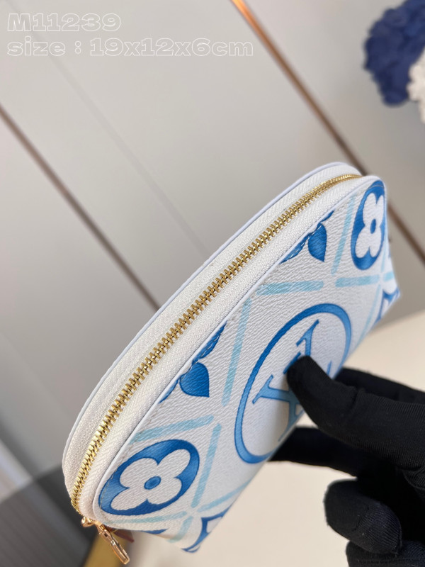 l**is V*t*n pochette cosmétique pm