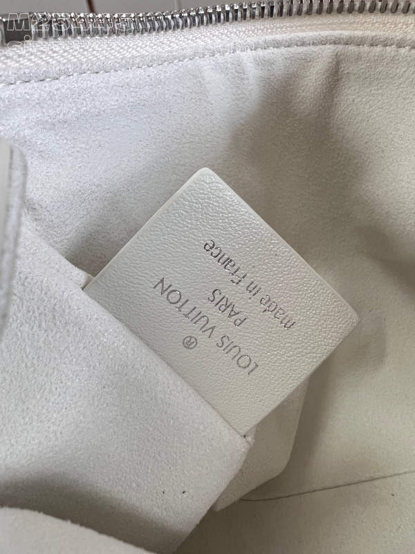 l**is V*t*n slim trunk-23*12*4cm