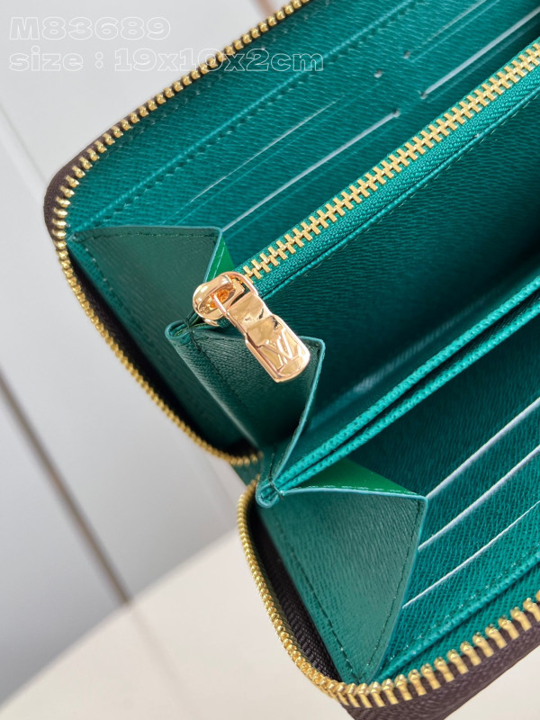 l**is V*t*n zippy wallet-10*20*2 cm