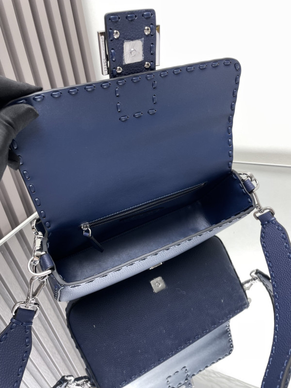 F**di baguette-26*13*6cm