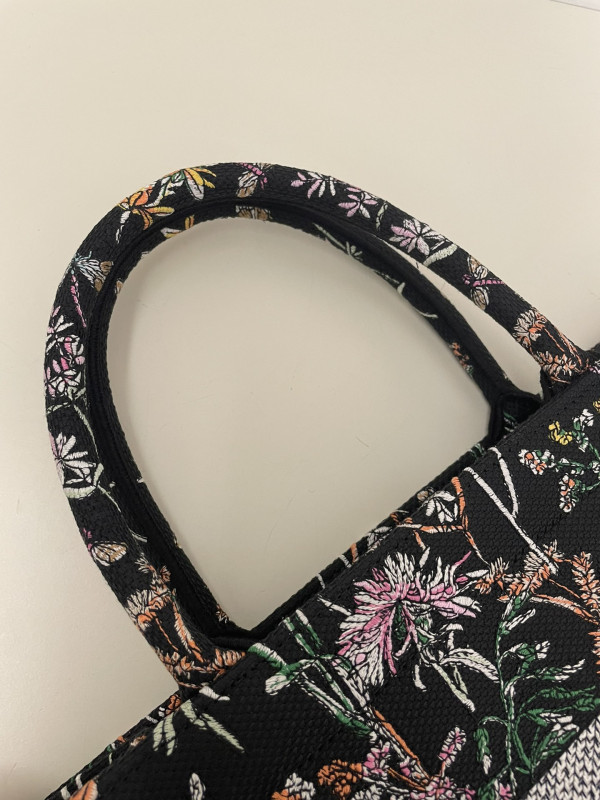 medium D*or book tote-36*18*28cm