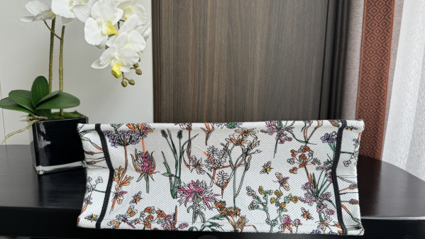 medium D*or book tote-36*18*28cm