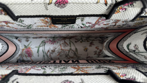 medium D*or book tote-36*18*28cm