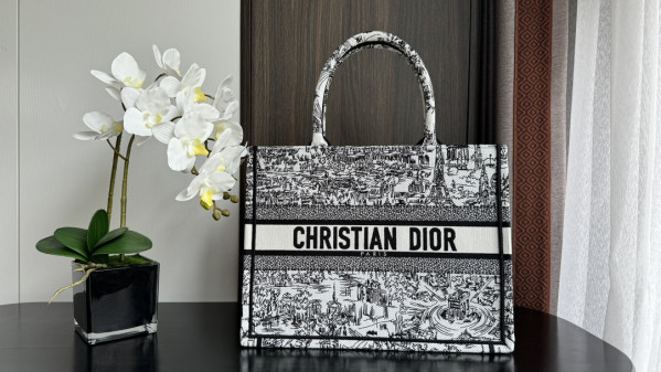 medium D*or book tote-36*18*28cm