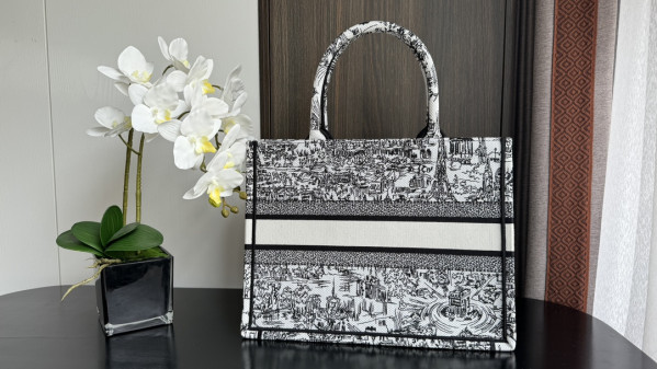 medium D*or book tote-36*18*28cm