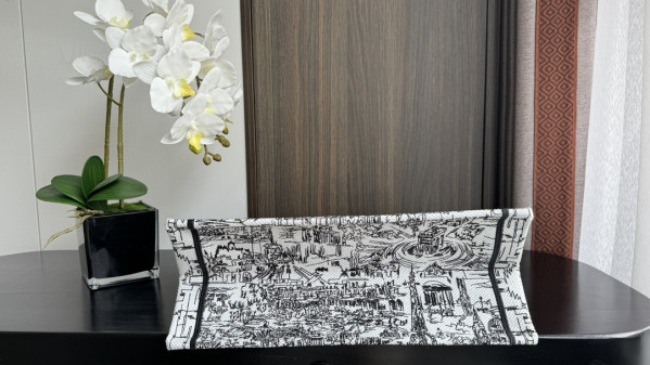 medium D*or book tote-36*18*28cm