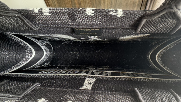 medium D*or book tote-36*18*28cm