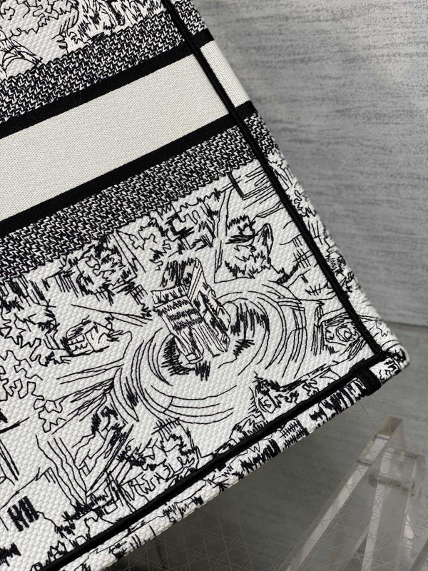 large D*or book tote-42*35*18.5cm