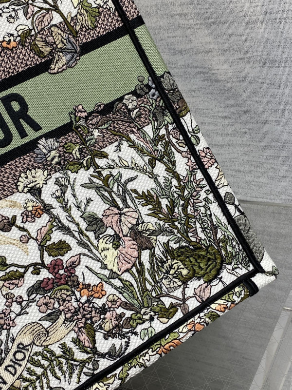 large D*or book tote-42*35*18.5cm