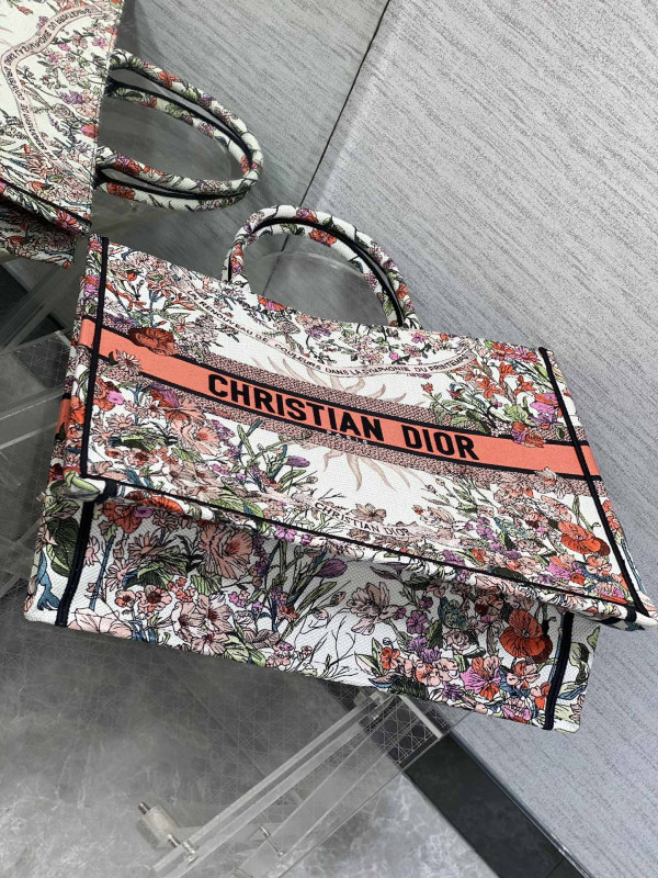 large D*or book tote-42*35*18.5cm