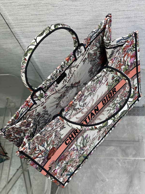 large D*or book tote-42*35*18.5cm