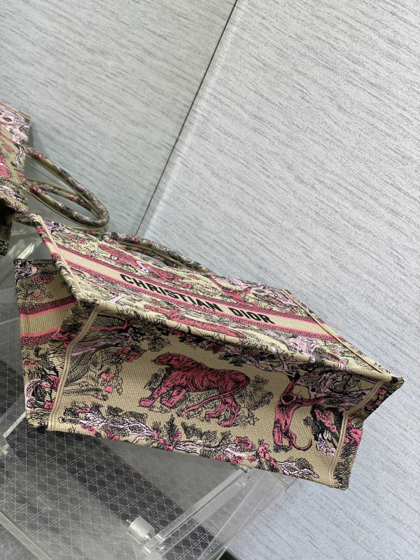 large D*or book tote-42*35*18.5cm