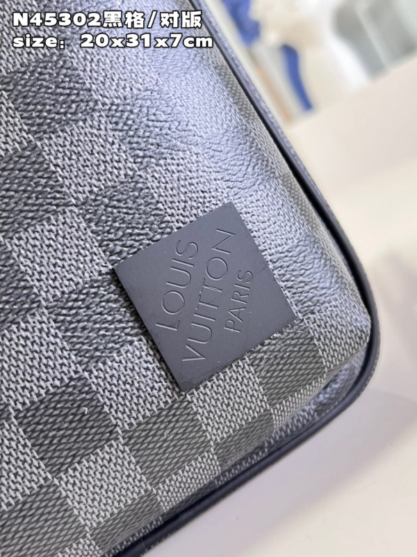 l**is V*t*n avenue slingbag nm-31*20*7cm