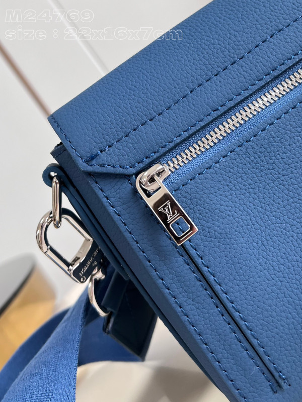 l**is V*t*n takeoff messenger pm-22*16.5*7cm