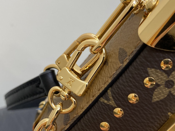 l**is V*t*n slim trunk-23*12*4cm