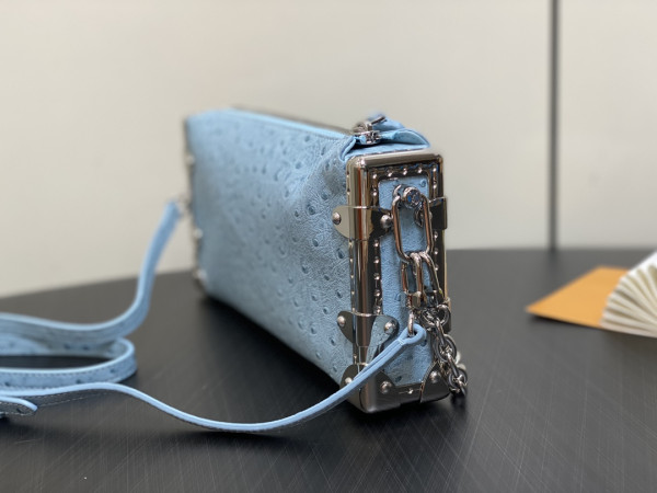 l**is V*t*n slim trunk-23*12*4cm