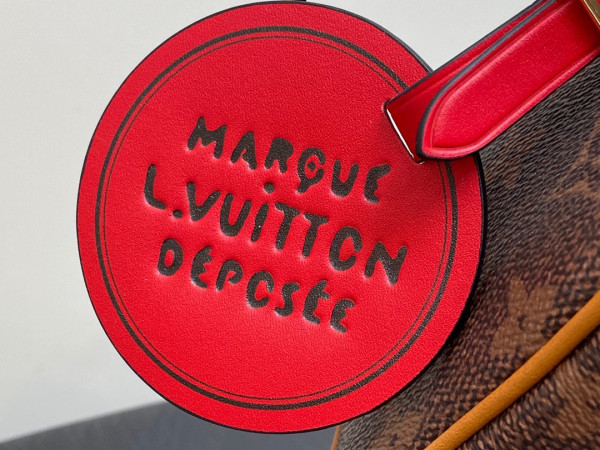 l**is V*t*n locker dopp kit bag-23*13*12cm