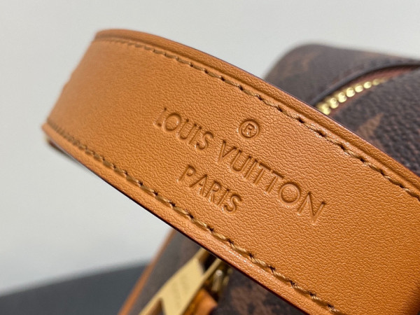 l**is V*t*n locker dopp kit bag-23*13*12cm