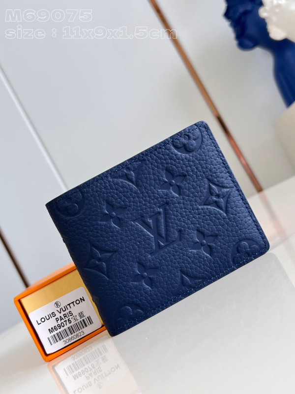 l**is V*t*n slender wallet-11*8.5*2cm