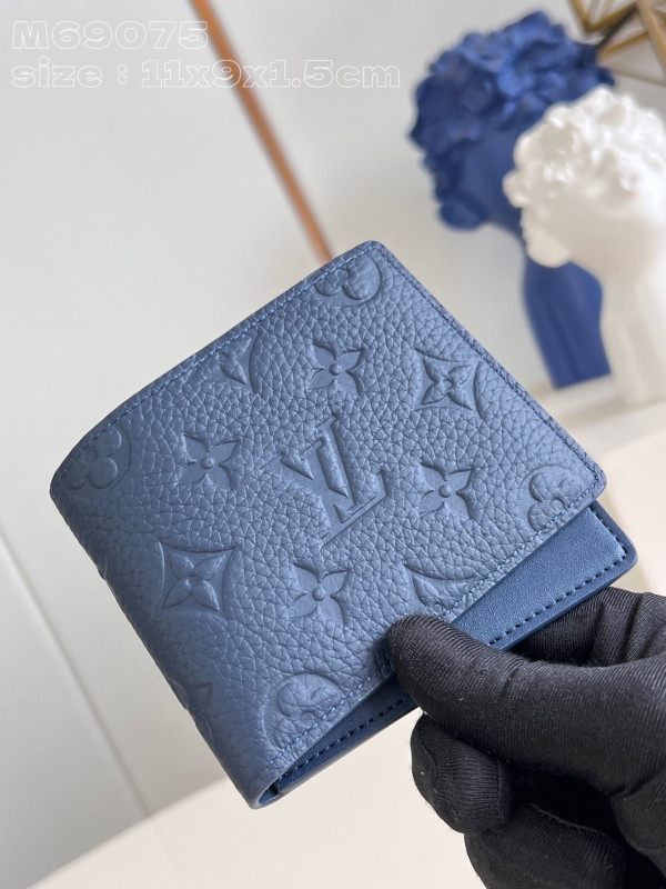 l**is V*t*n slender wallet-11*8.5*2cm