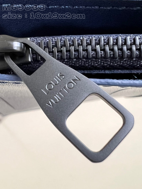 l**is V*t*n brazza wallet-10*19*2cm