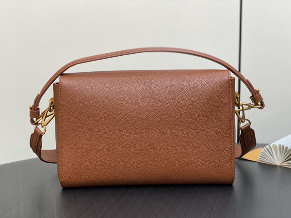 l**is V*t*n soft twist-27*19*9cm