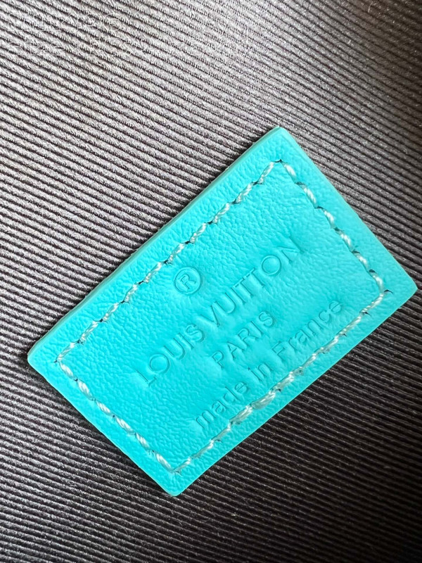 l**is V*t*n steamer wearable wallet-18*11*6.5cm