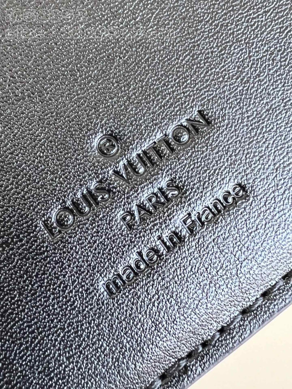 l**is V*t*n brazza wallet-10*19*2cm