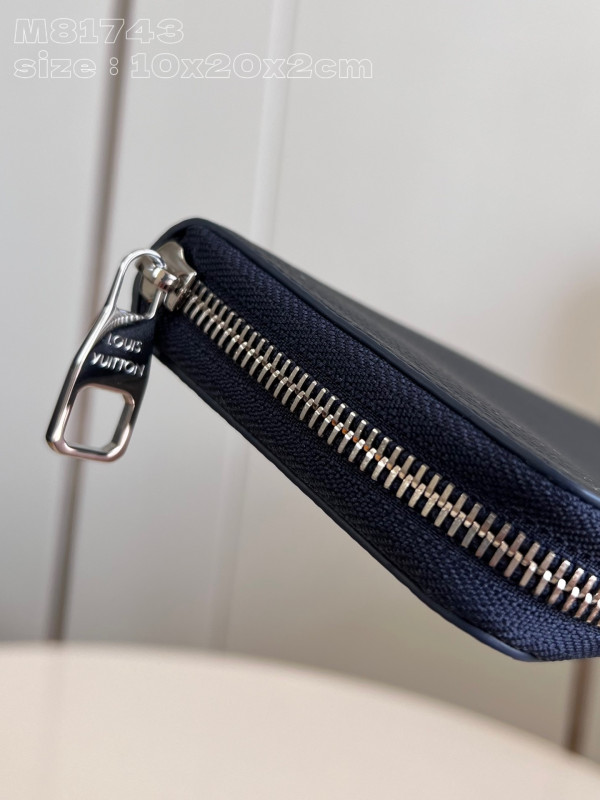 l**is V*t*n zippy wallet-10*20*2 cm