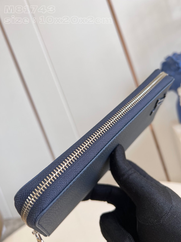 l**is V*t*n zippy wallet-10*20*2 cm