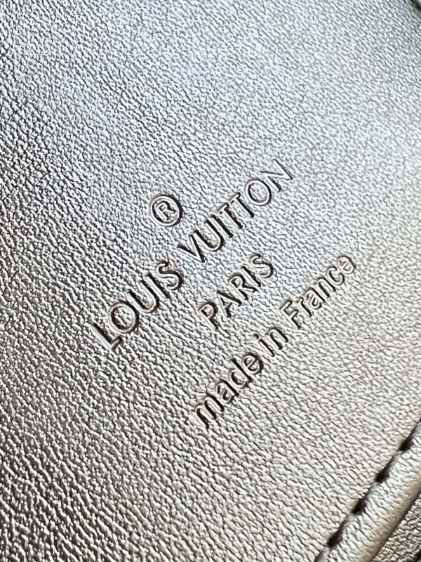 l**is V*t*n zippy wallet-10*20*2 cm