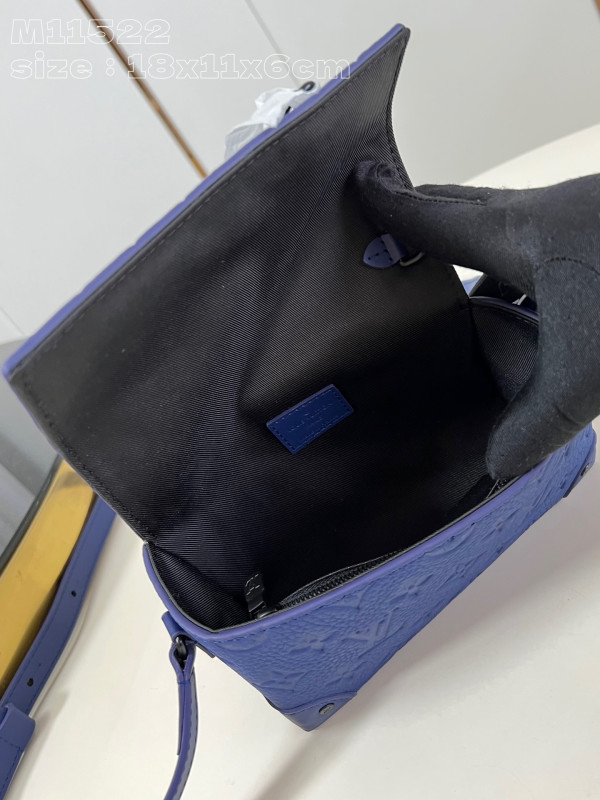 l**is V*t*n steamer wearable wallet-18*11*6.5cm