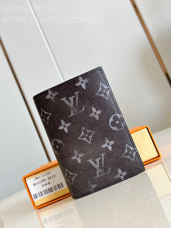 l**is V*t*n passport cover-10*14*2.5cm