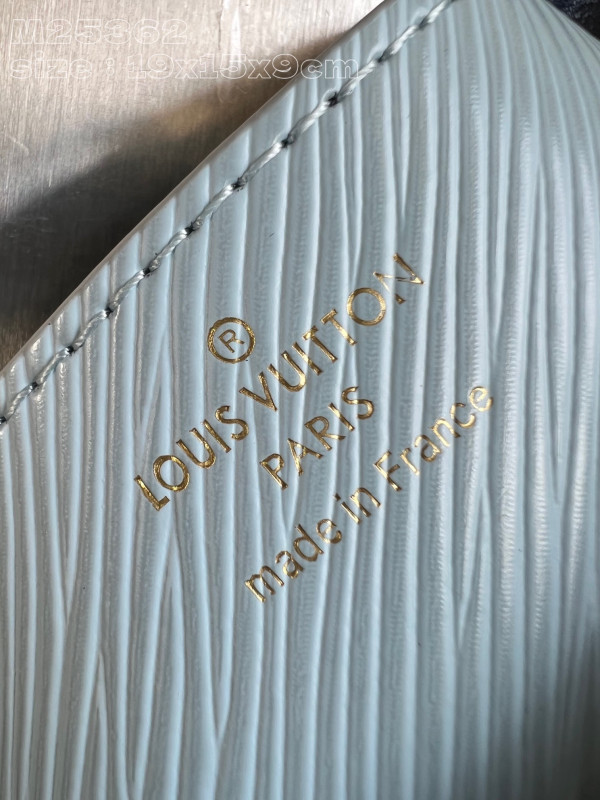 l**is V*t*n twist pm-19*15*9cm