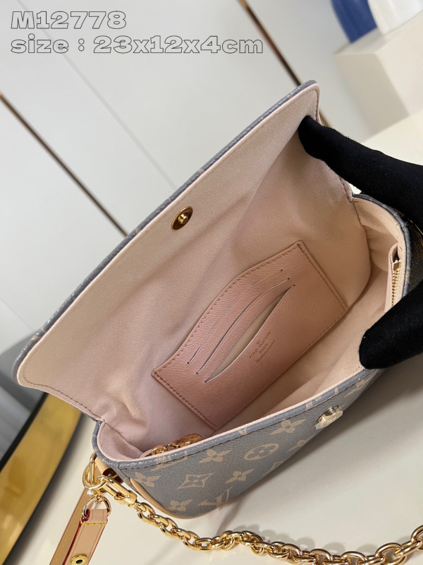 l**is V*t*n wallet on chain ivy-23.5*12*4.3cm