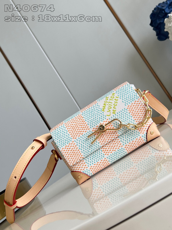 l**is V*t*n steamer wearable wallet-18*11*6.5cm