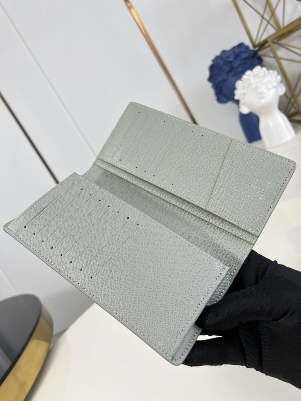 l**is V*t*n brazza wallet-10*19*2cm