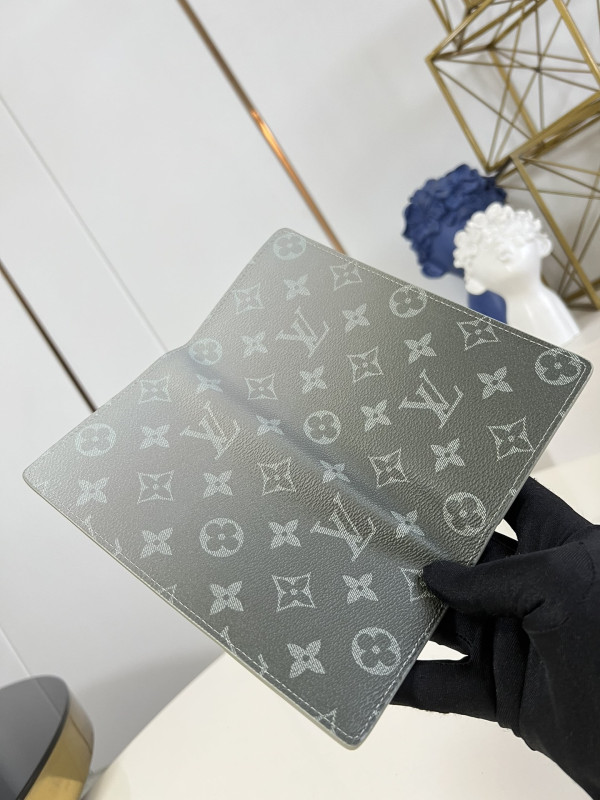 l**is V*t*n brazza wallet-10*19*2cm