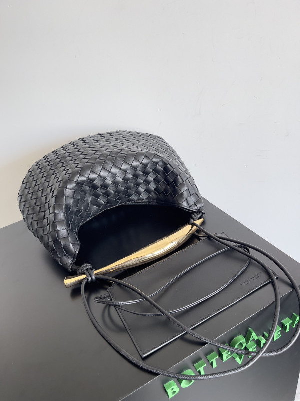 Bo*te*ga ve*ne*ta medium sardine