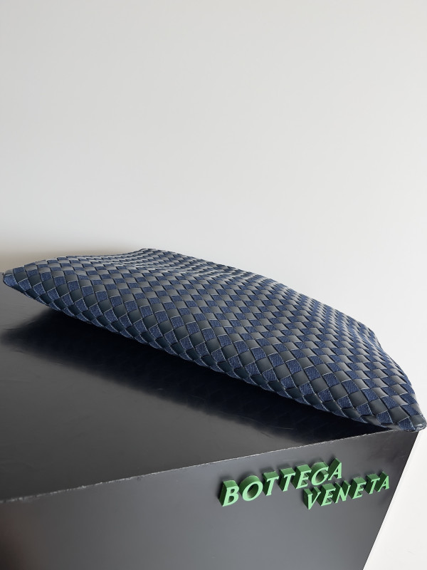 Bo*te*ga ve*ne*ta large hop