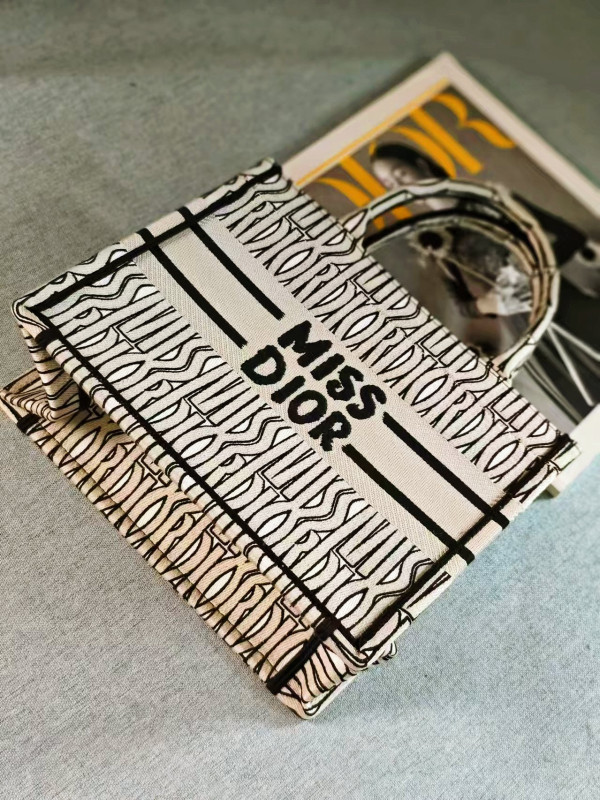 small D*or book tote-26cm