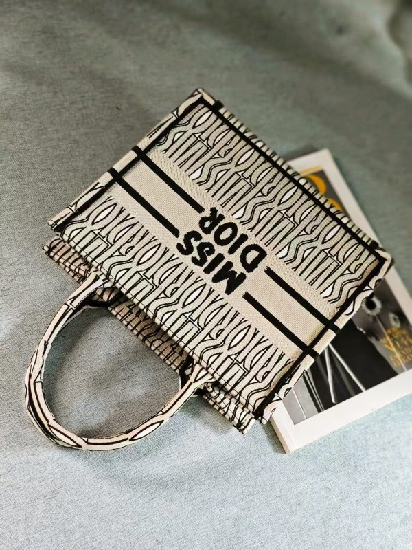 small D*or book tote-26cm