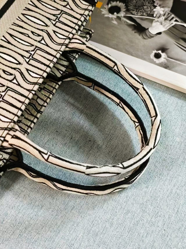 small D*or book tote-26cm