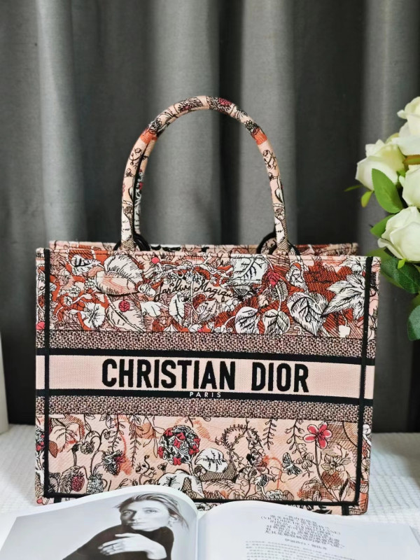 medium D*or book tote-36.5x27.5x16.5cm